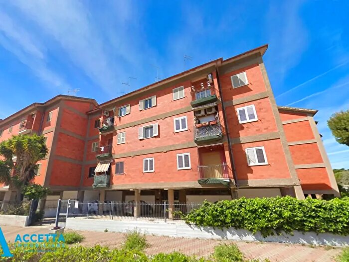 Appartamento quadrilocale in vendita in Via Ancona, Taranto
