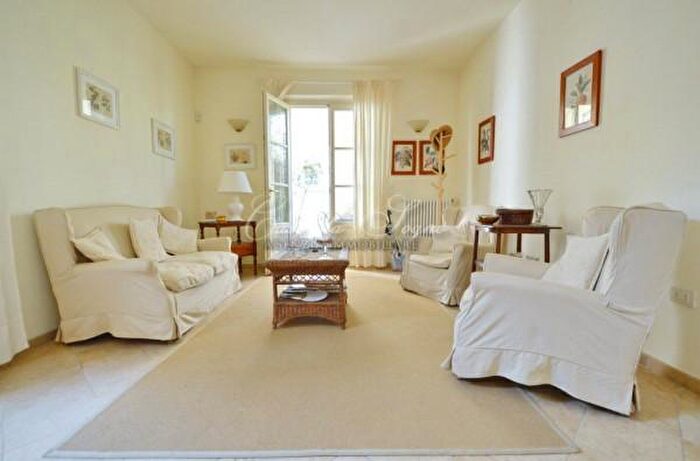 Casa trilocale in vendita in Piazza Guglielmo Marconi, Forte Dei Marmi