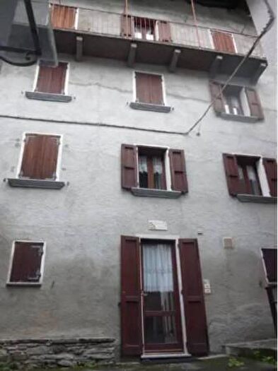 Casa con 6 locali in vendita in Via Lazzari, Valvarrone