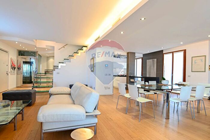 Appartamento con 5 locali in vendita in Via Galileo Galilei, Romano Di Lombardia