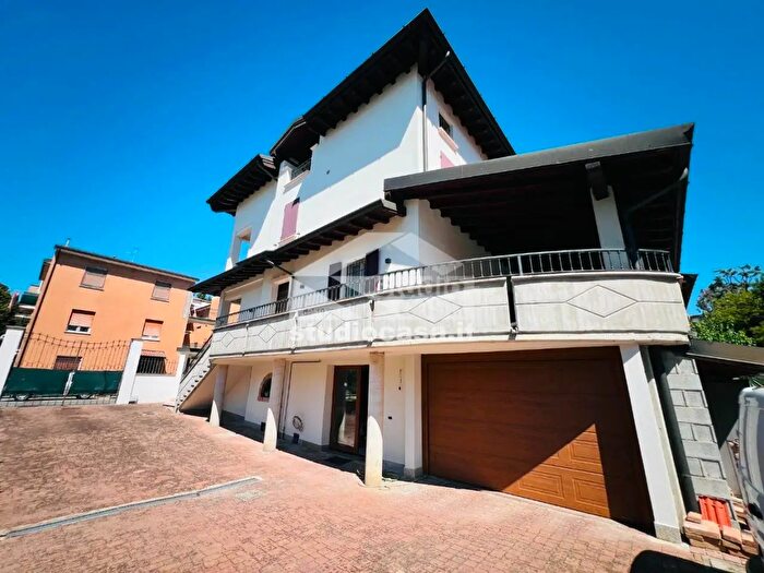 Casa con 5 locali in vendita in Via Mercato, Crema