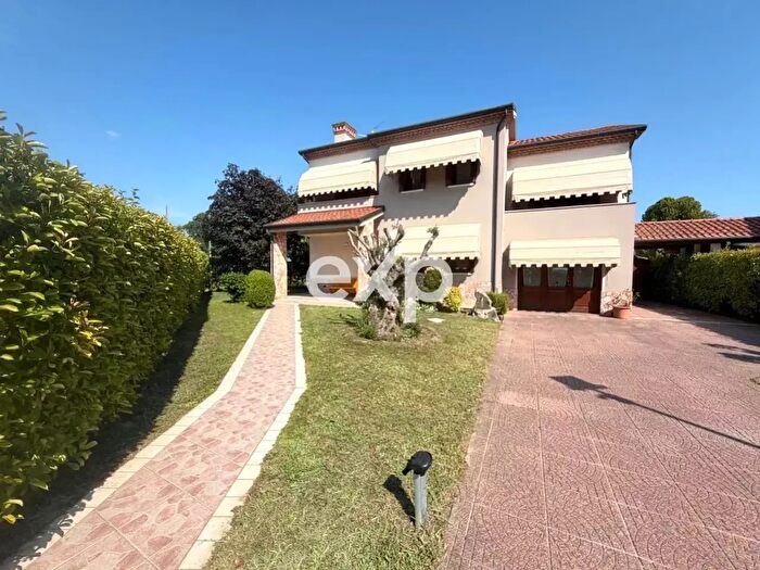 Casa con 5 locali in vendita in Annone Veneto