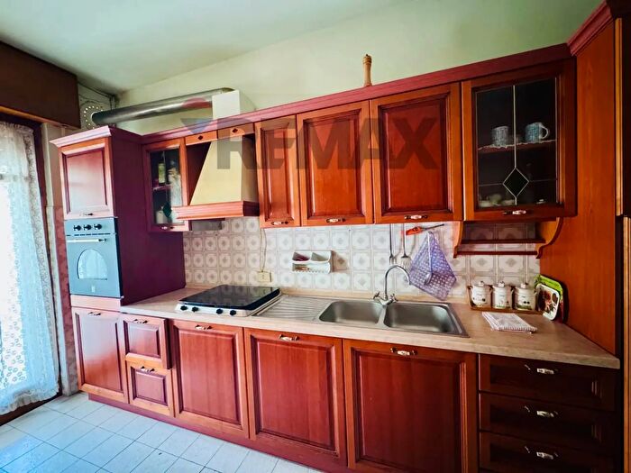 Appartamento con 8 locali in vendita in Via Marzabotto, Ragusa
