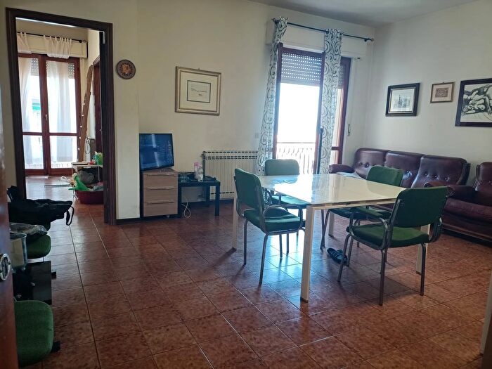 Appartamento con 8 locali in vendita in Via Tenna, Ancona