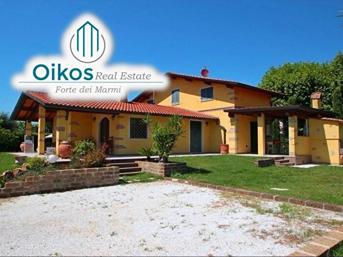 Casa con 6 locali in affitto in Via Serraglio, Pietrasanta