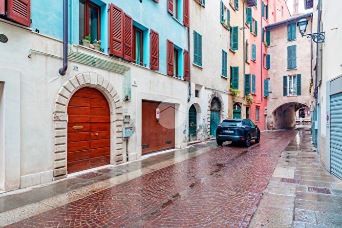 Appartamento trilocale in vendita in Via Ventura Fenarolo, Brescia