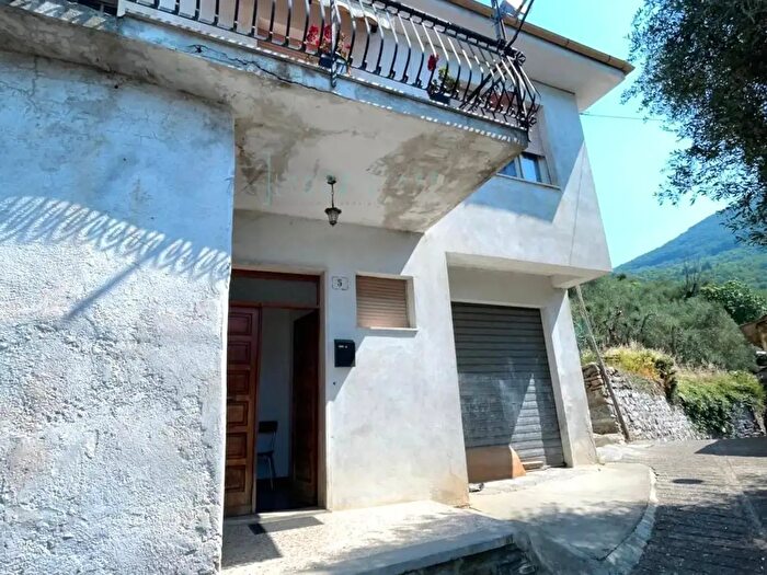 Casa con 8 locali in vendita in Nirasca, Pieve Di Teco