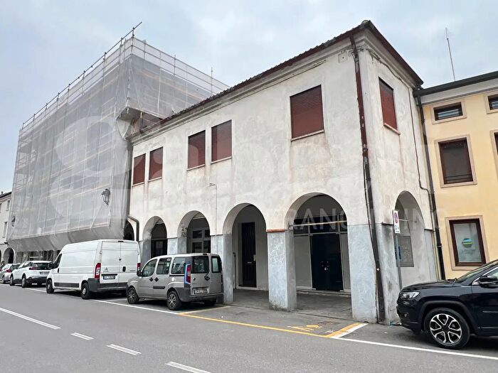 Casa con 7 locali in vendita in Piove Di Sacco