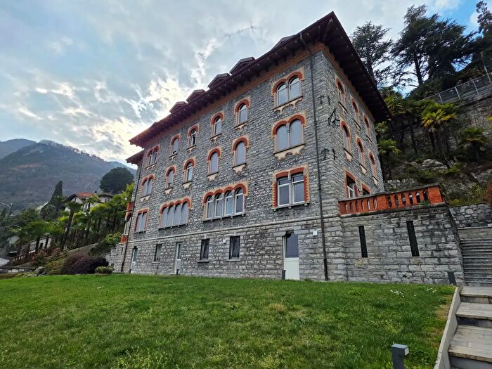 Appartamento trilocale in vendita in Via Luigi Cadorna, Menaggio