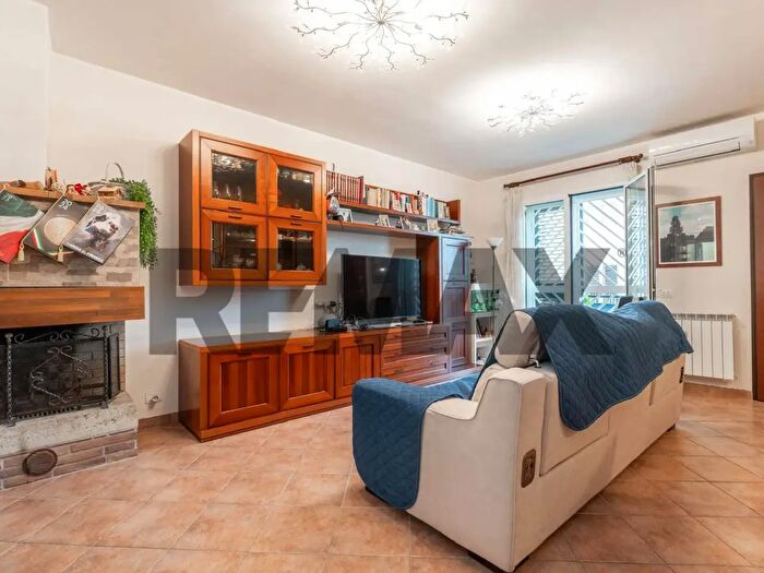 Appartamento con 6 locali in vendita in Via Duca degli Abruzzi, San Giovanni La Punta