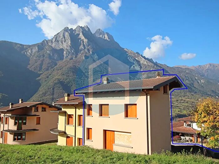 Casa con 6 locali in vendita in Via Giardini Niardo Bs, Niardo