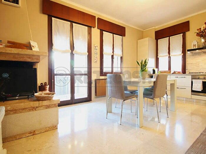 Appartamento con 5 locali in vendita in Viale Pietro Ceccato, Montecchio Maggiore