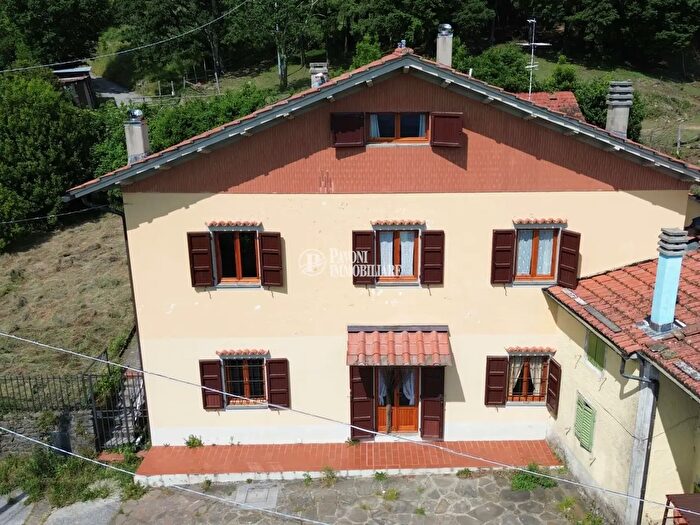 Casa con 8 locali in vendita in Via di Baggio Montanina, Pistoia