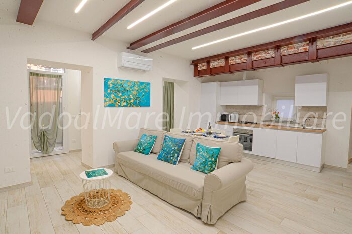 Appartamento trilocale in affitto in Via Aurelia, Vado Ligure