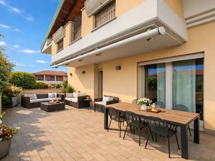 Appartamento con 6 locali in vendita in Via Pasubio, Gessate