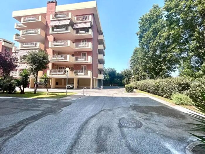 Appartamento trilocale in affitto in Via della Martinica, Roma
