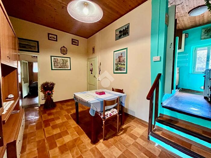 Appartamento trilocale in vendita in Via Guglielmo Oberdan, Pescia