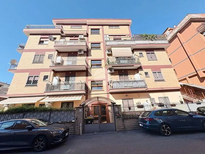 Appartamento trilocale in affitto in Via di Orti Poli, Roma