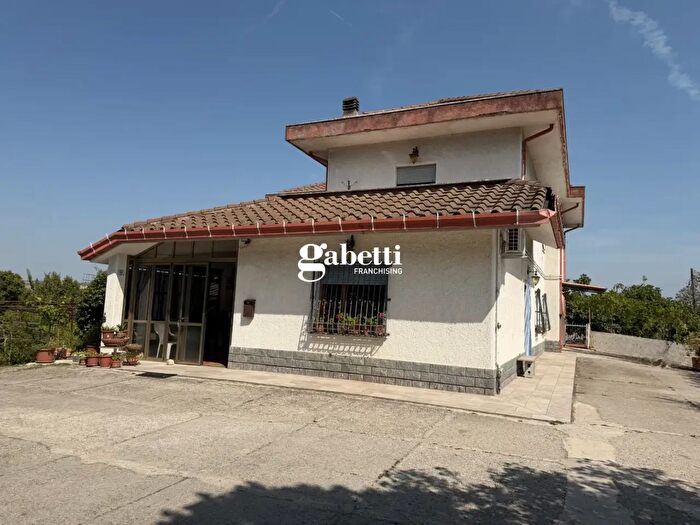 Casa con 14 locali in vendita in Coriano