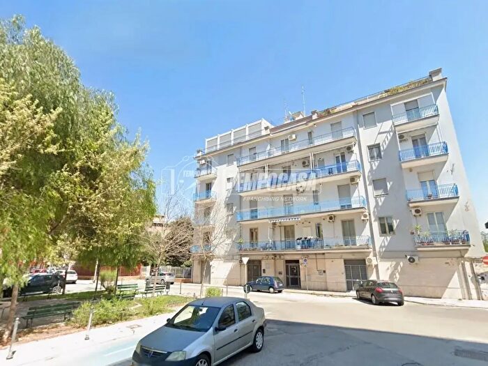 Appartamento trilocale in vendita in Piazza Scaramella, Foggia