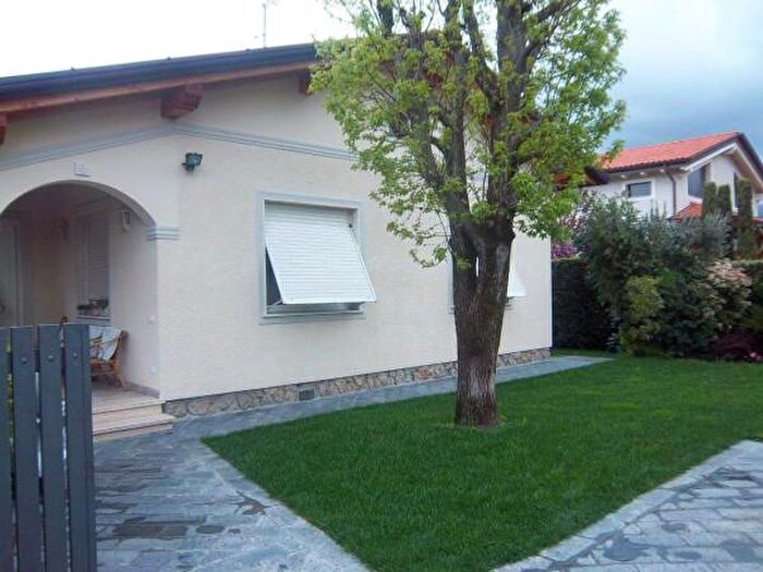 Casa con 5 locali in affitto in Via Piave, Forte Dei Marmi