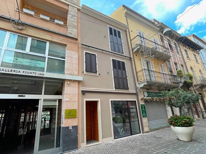 Appartamento quadrilocale in vendita in Via XX Settembre, San Benedetto Del Tronto