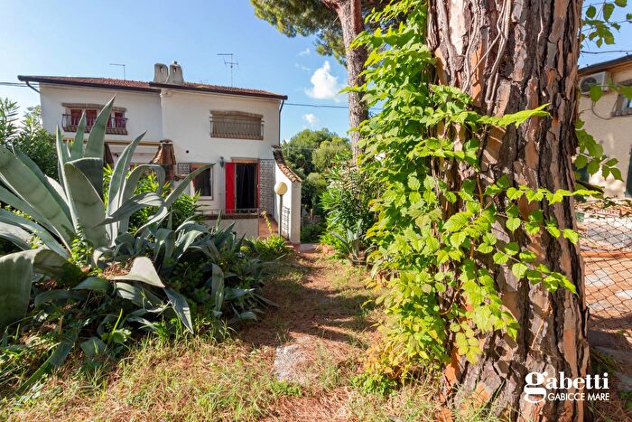 Casa con 10 locali in vendita in Via dei Mandorli, Gabicce Mare