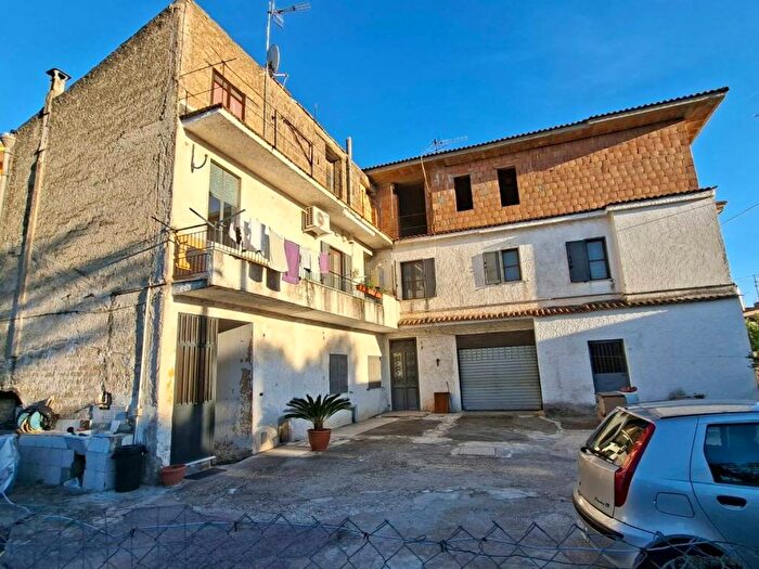 Appartamento quadrilocale in affitto in Via Stendardo, Centro, Acerra
