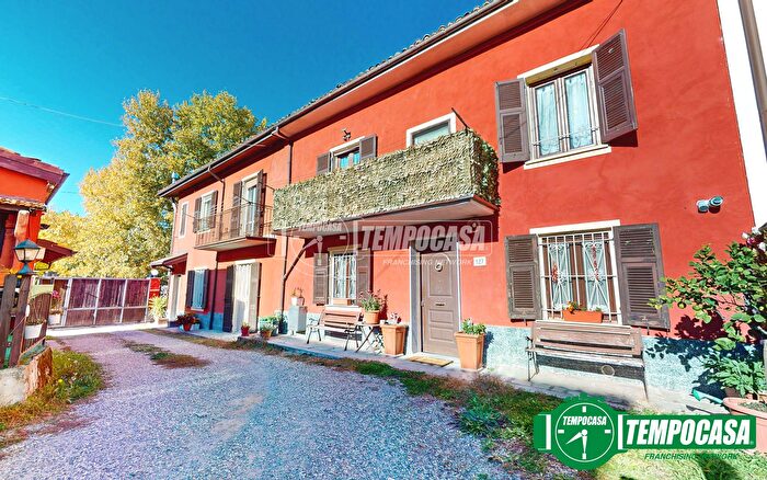 Casa con 7 locali in vendita in Strada Serravalle, Novi Ligure