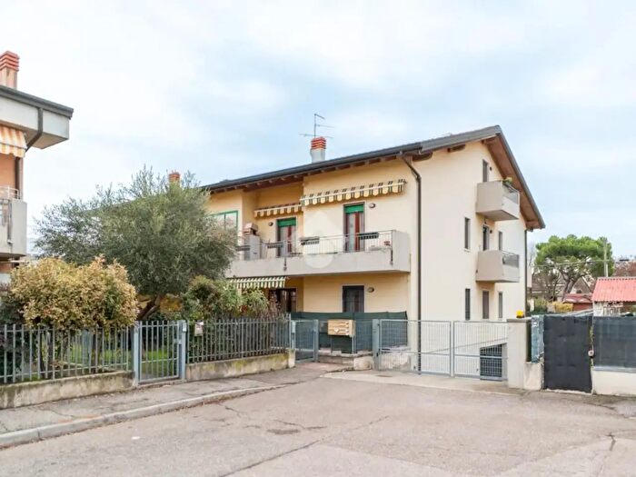 Appartamento trilocale in vendita in Via Olmo, Villafranca Di Verona
