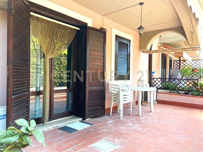 Appartamento bilocale in vendita in Via Capomulini, Acireale