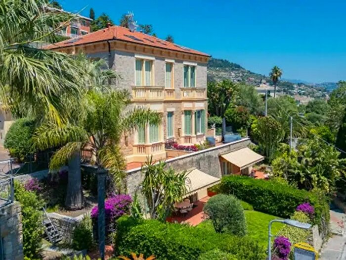 Appartamento bilocale in vendita in Via dei Colli, Bordighera