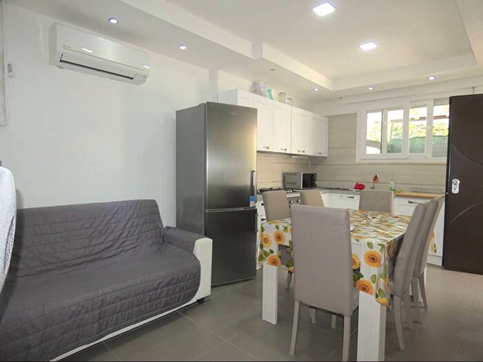 Appartamento con 5 locali in affitto in Viale Fiume, Abissinia, Riccione