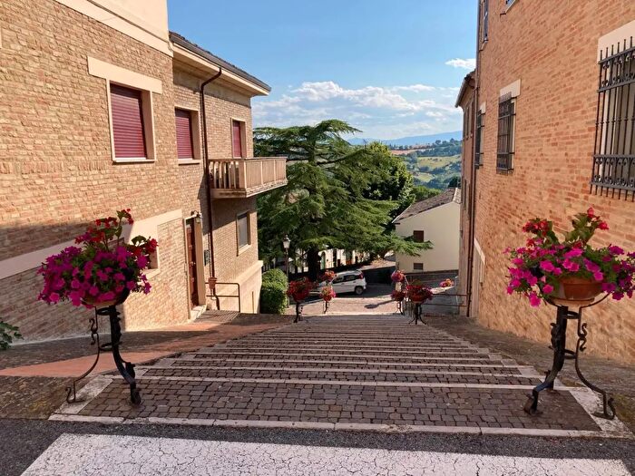 Appartamento con 5 locali in vendita in Via Castello, Colli al Metauro