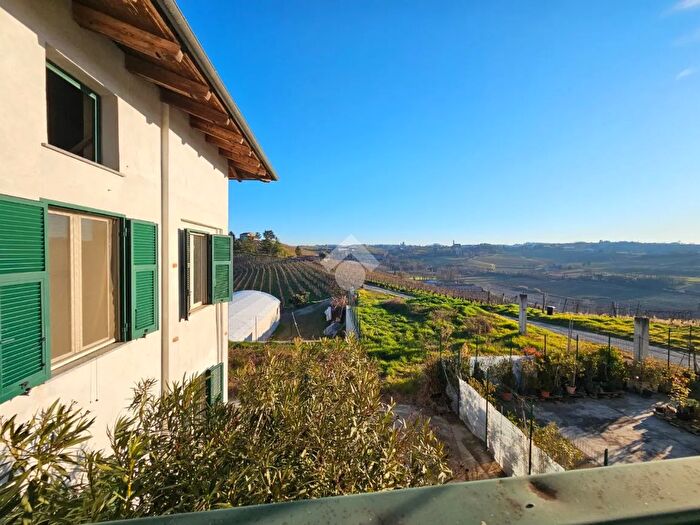 Casa con 6 locali in vendita in Via Serra, Mombaruzzo