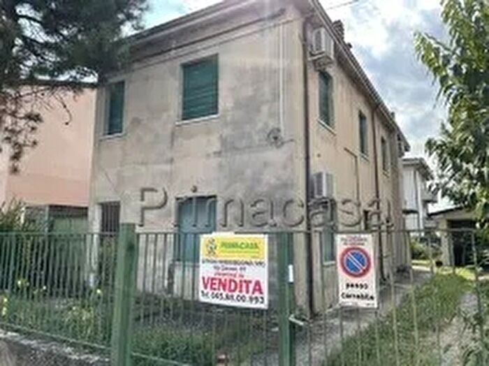 Casa con 6 locali in vendita in Via Cavour, Villafranca Di Verona