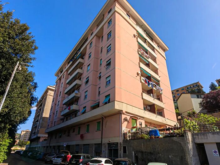 Appartamento con 6 locali in vendita in Via Carnia b, Genova