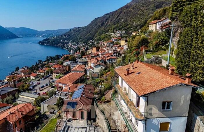 Casa quadrilocale in vendita in Via G Bianchi Moltrasio Moltrasio Collinare Panoramico Residenziale, Moltrasio