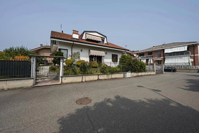 Casa con 9 locali in vendita in Via Donatello, Volpiano