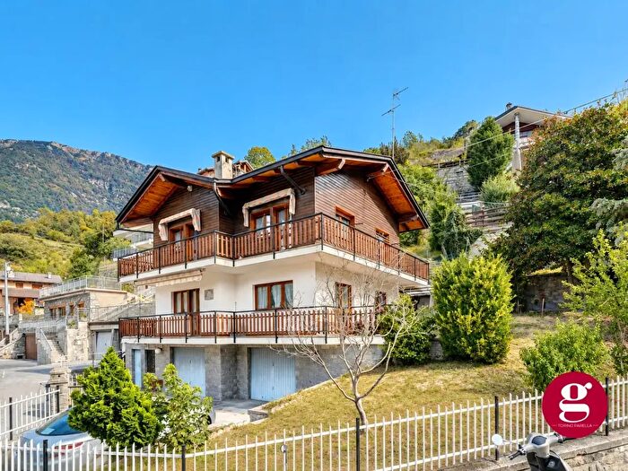 Casa con 5 locali in vendita in Viale IV Novembre, Saint Vincent