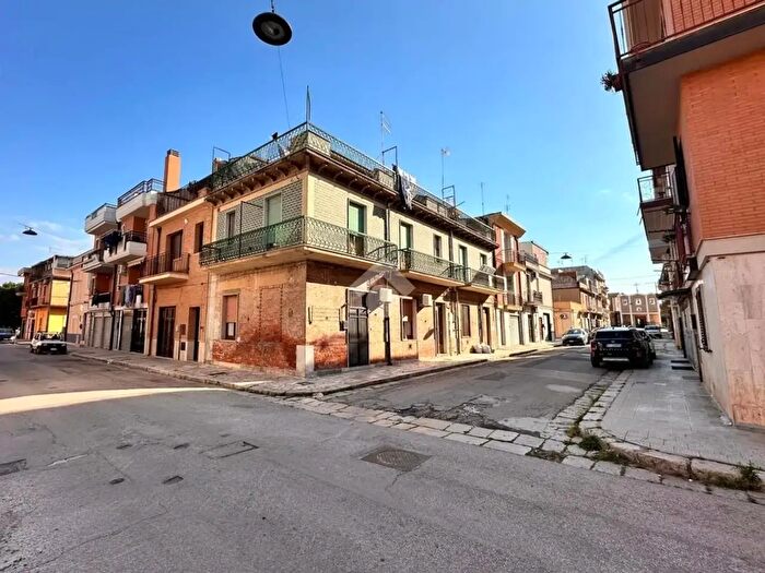 Appartamento con 12 locali in vendita in Via Bari, San Severo