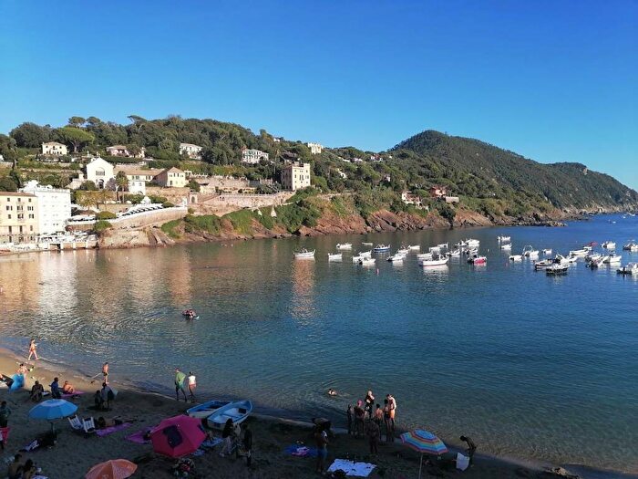 Appartamento trilocale in affitto in Piazza Giacomo Matteotti, Centro, Sestri Levante