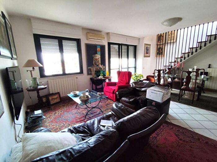 Appartamento con 5 locali in affitto in Centro, Massa