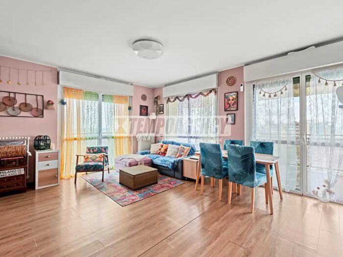 Appartamento trilocale in vendita in Via Andrea E Pietro Cascella, Milano