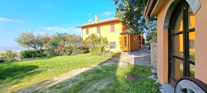 Casa con 14 locali in vendita in Tavullia