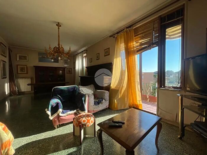 Appartamento quadrilocale in vendita in Viale Guglielmo Oberdan, Terni