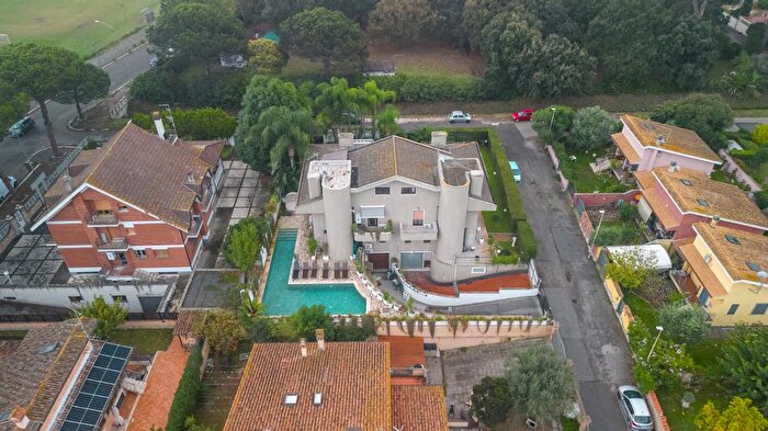 Casa con 6 locali in vendita in Via Alessandro Stradella, Roma