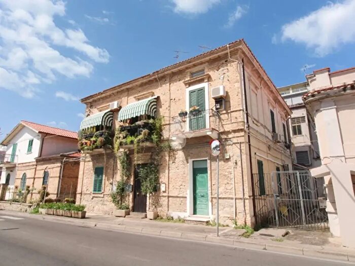 Appartamento bilocale in vendita in Via Tripoli, Ortona