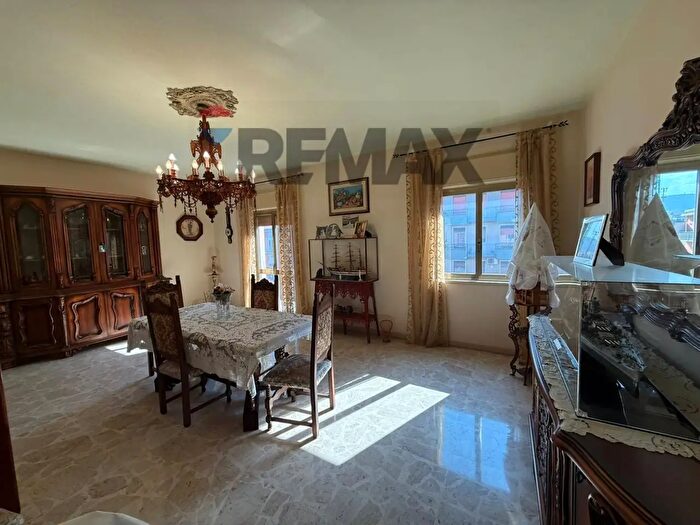 Appartamento con 8 locali in vendita in Via della Pentapoli, Priolo Gargallo