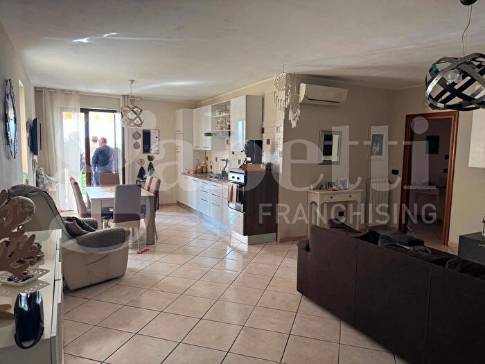 Appartamento quadrilocale in vendita in Via del Michelangelo Merisi Caravaggio, Cesa